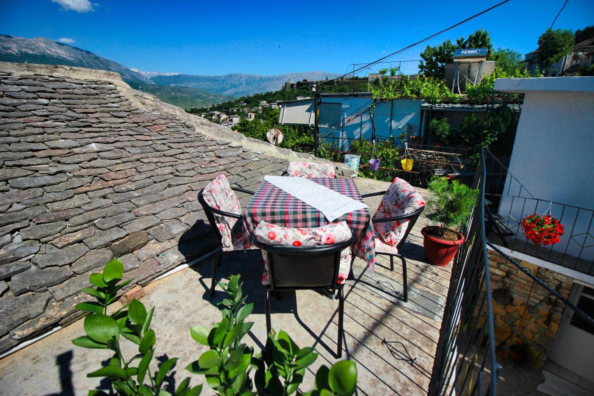 Guest House Denis จีโรคาสเตอร์ ภายนอก รูปภาพ