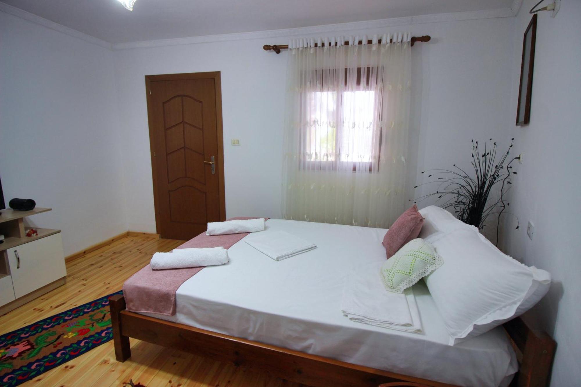 Guest House Denis จีโรคาสเตอร์ ภายนอก รูปภาพ