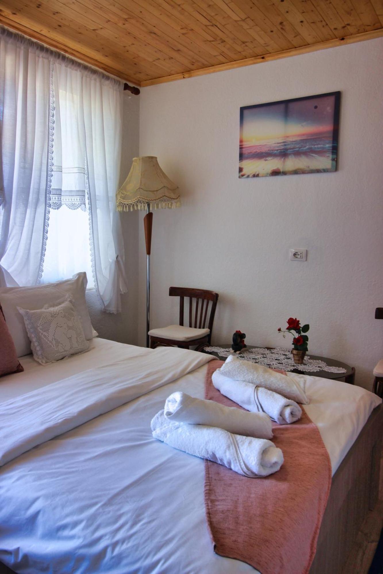 Guest House Denis จีโรคาสเตอร์ ภายนอก รูปภาพ
