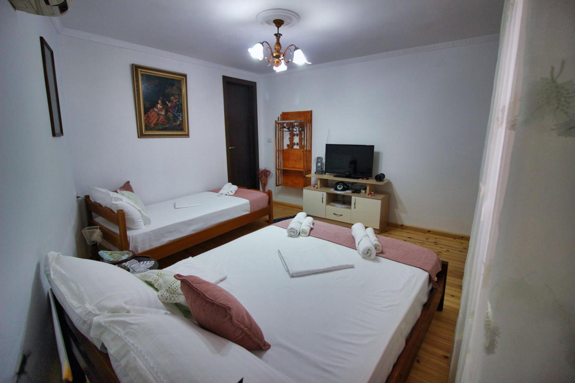 Guest House Denis จีโรคาสเตอร์ ภายนอก รูปภาพ