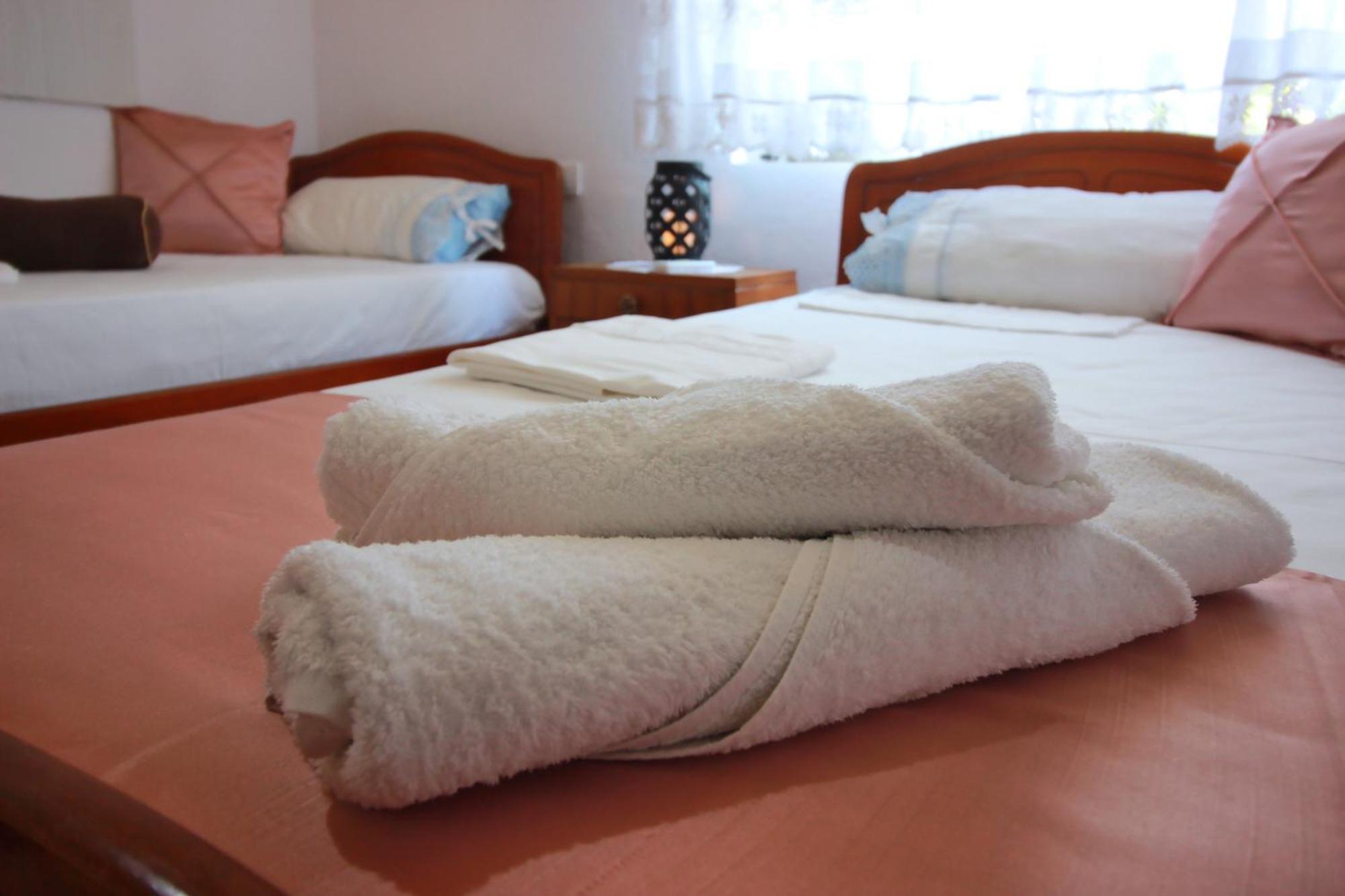 Guest House Denis จีโรคาสเตอร์ ภายนอก รูปภาพ