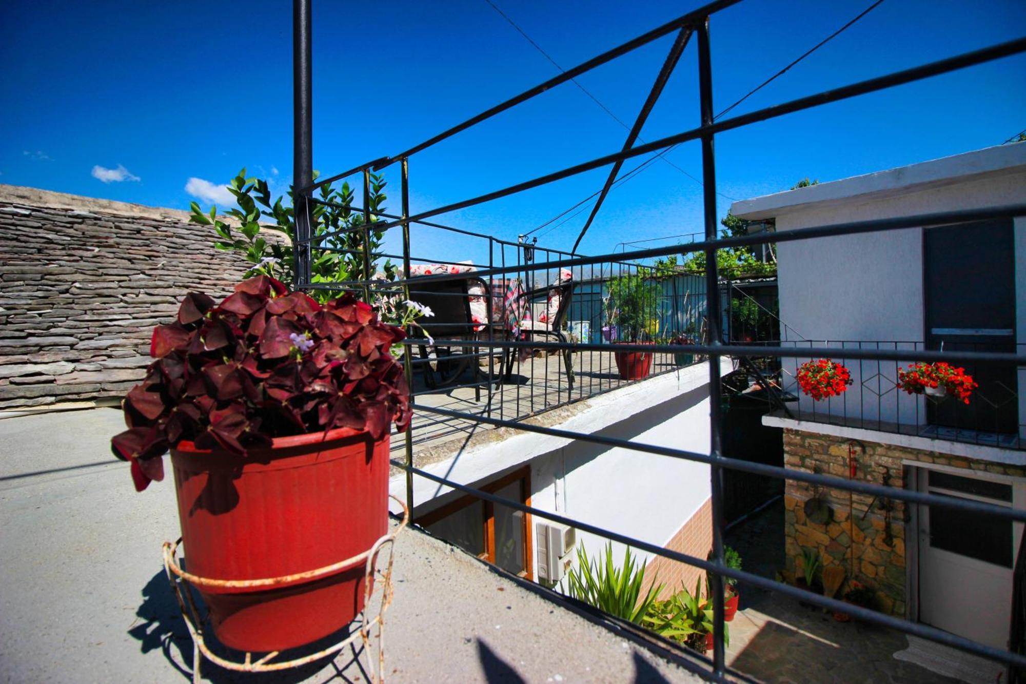 Guest House Denis จีโรคาสเตอร์ ภายนอก รูปภาพ