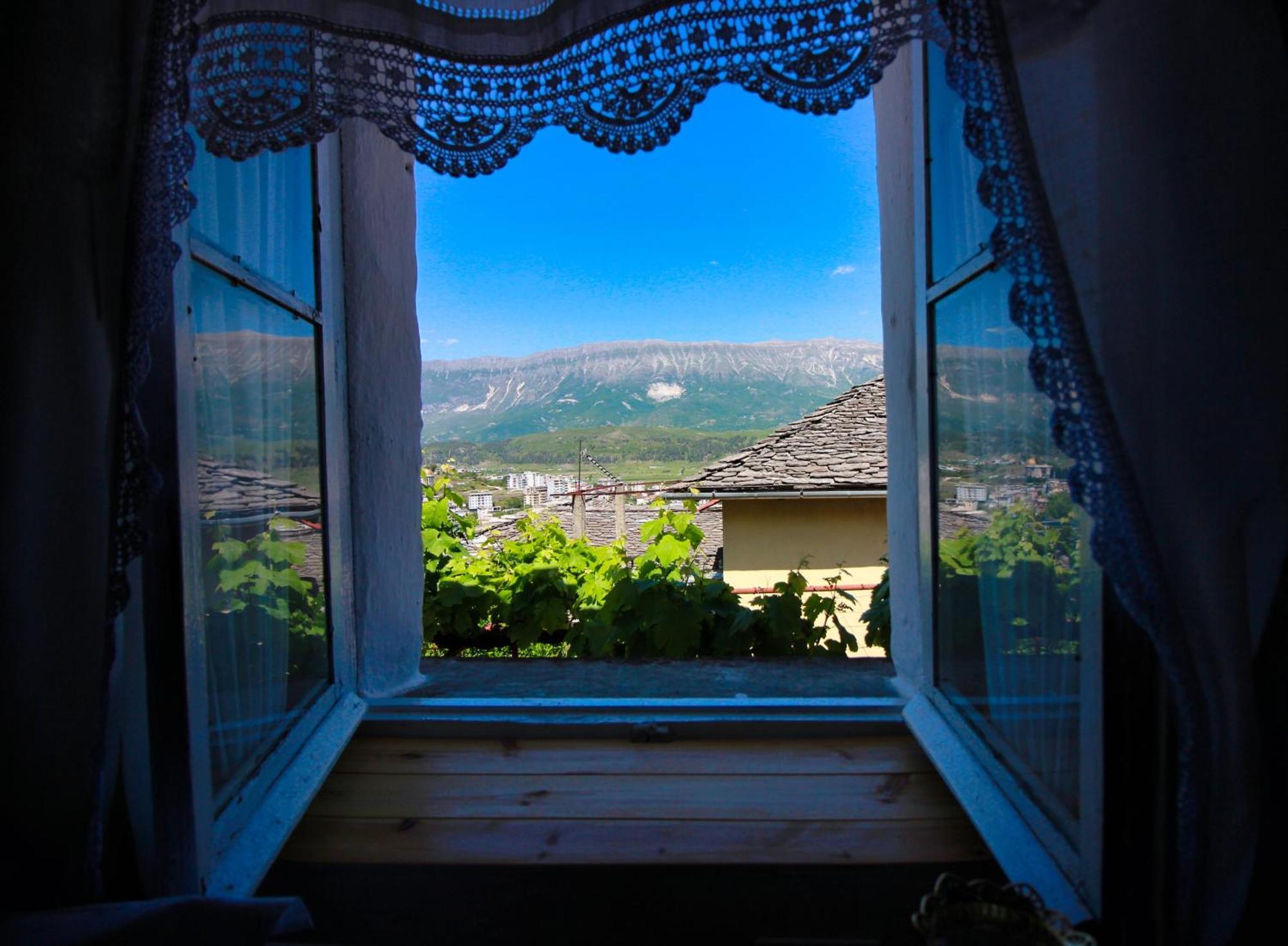 Guest House Denis จีโรคาสเตอร์ ภายนอก รูปภาพ