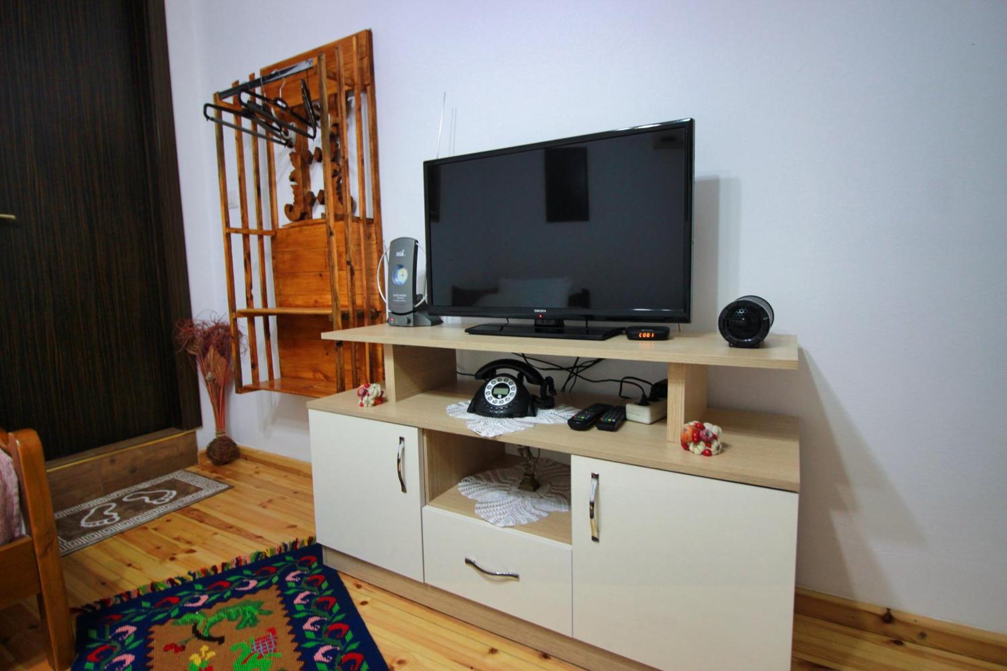 Guest House Denis จีโรคาสเตอร์ ภายนอก รูปภาพ