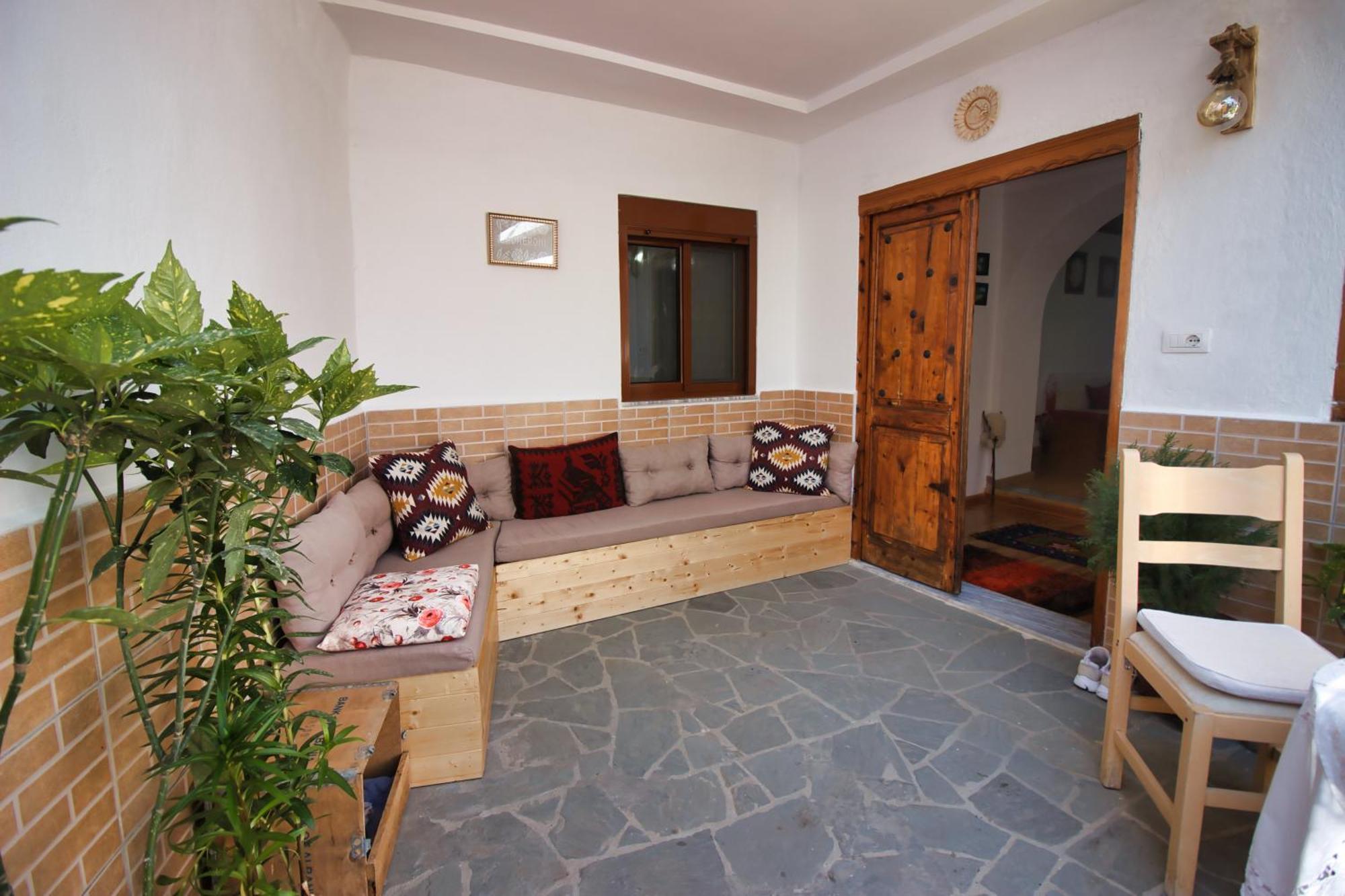 Guest House Denis จีโรคาสเตอร์ ภายนอก รูปภาพ