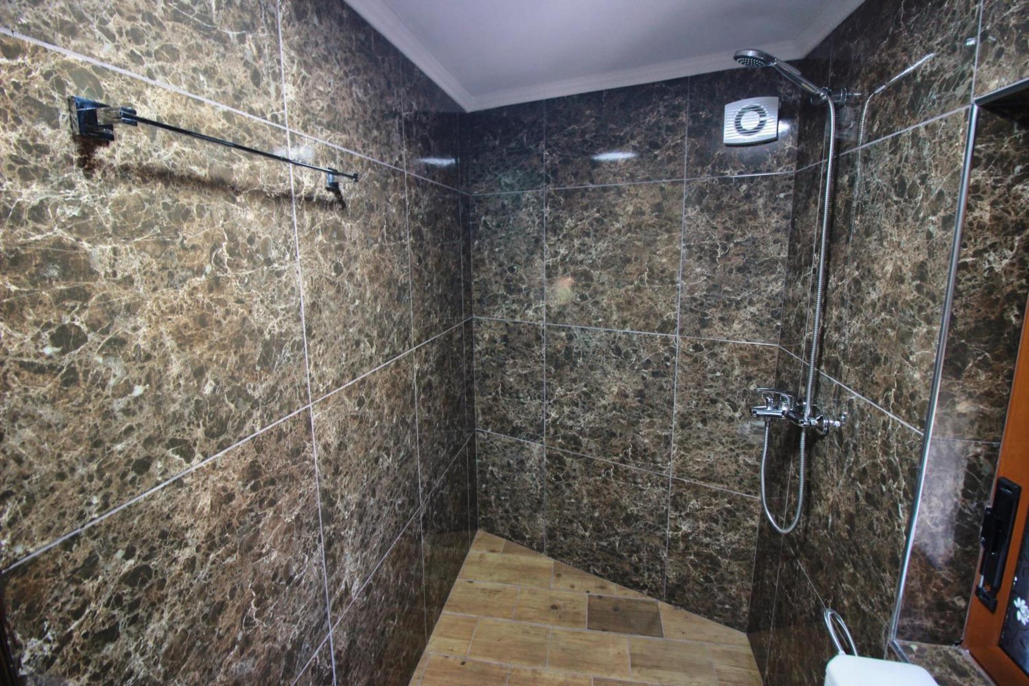 Guest House Denis จีโรคาสเตอร์ ภายนอก รูปภาพ
