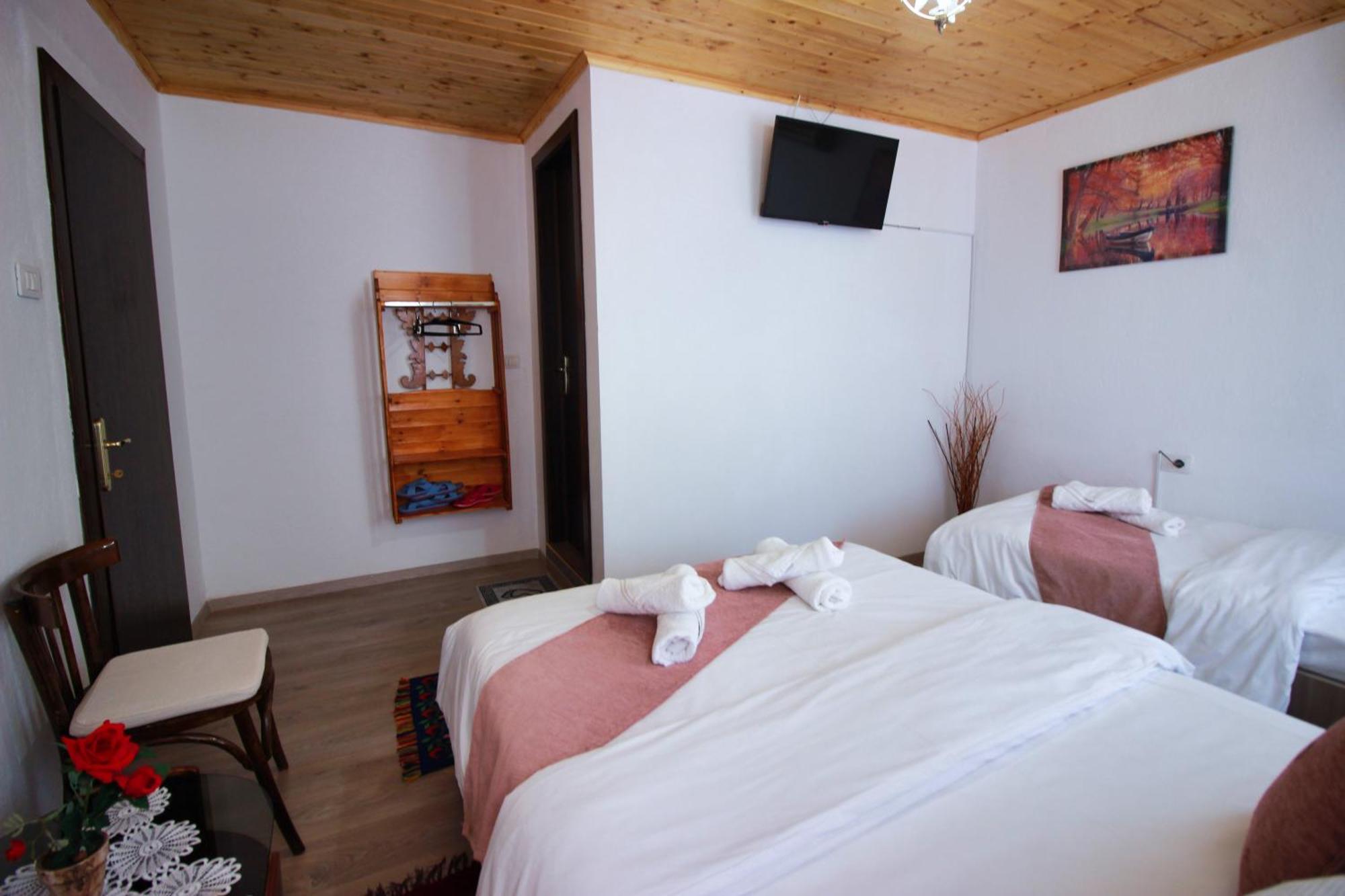 Guest House Denis จีโรคาสเตอร์ ภายนอก รูปภาพ