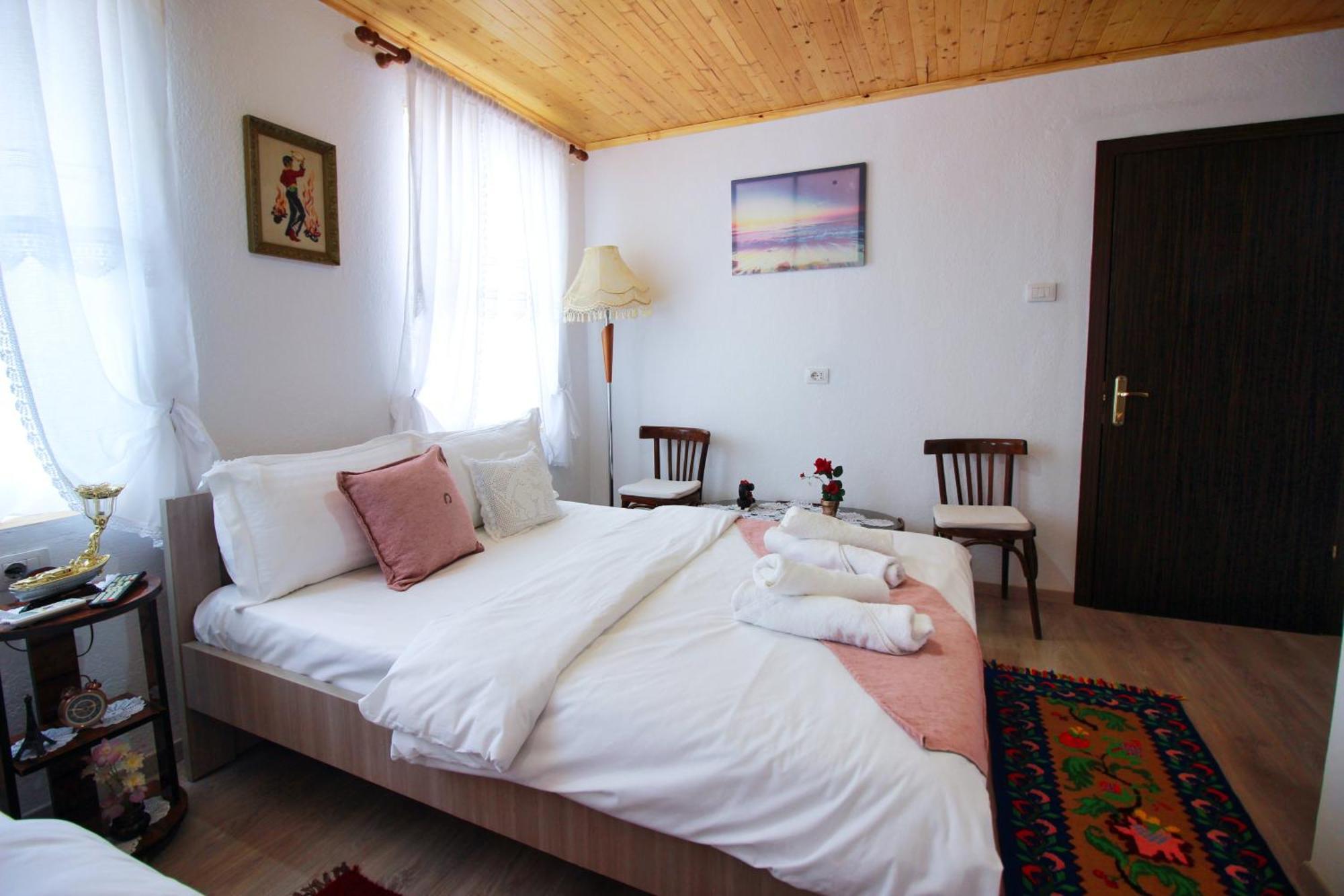 Guest House Denis จีโรคาสเตอร์ ภายนอก รูปภาพ